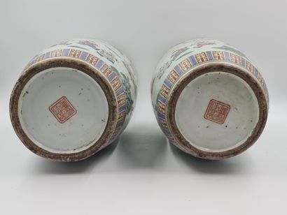 null Pair of Chinese porcelain vases with very nice decorations with children playing...