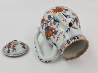 null Théière en porcelaine de Chine XVIIIème à décor bleu et orange de fleurs et...