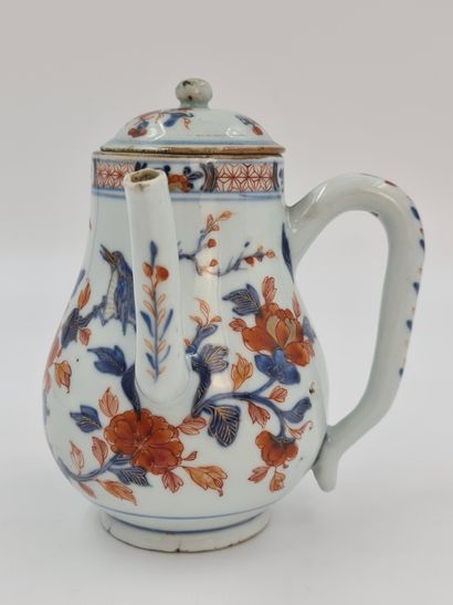 null Théière en porcelaine de Chine XVIIIème à décor bleu et orange de fleurs et...