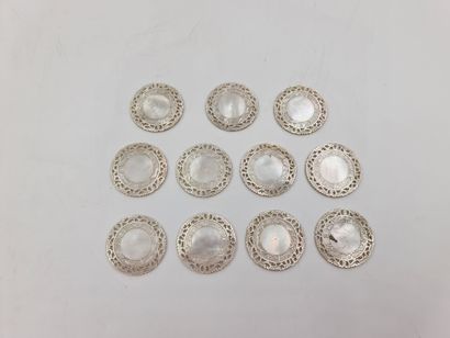 null Lot of 11 mother-of-pearl tokens with engraved decorations. China around 1900



Lot...
