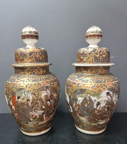 null Pair of earthenware pots in Satsuma with warriors decoration. Ht : 40 cm.



Paar...