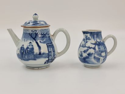 Théière en porcelaine de Chine à décor blanc/bleu...