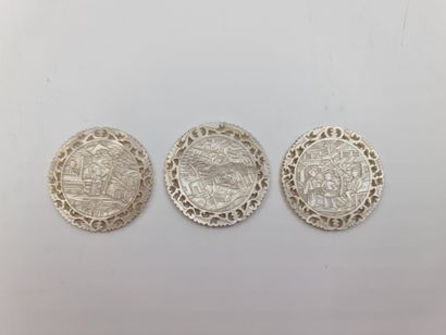 null 一批11枚刻有装饰的珍珠母代币。1900年左右的中国



一批11支服装笔，都有明显的装饰。中国1900年
