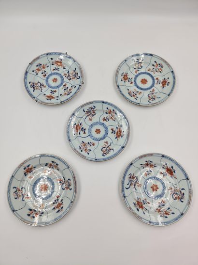 null 
一套五个18世纪的中国瓷盘。

两根小发。





一套18世纪中国瓷器的边框。
