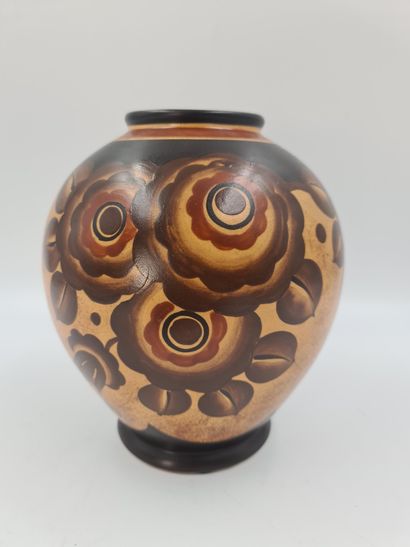 Charles CATTEAU (1880-1966) Charles CATTEAU (1880-1966). Vase art déco Boch Keramis...