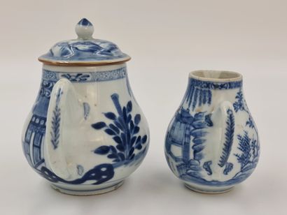 null 中国瓷器茶壶，白色/蓝色的人物场景装饰。附有一个相同主题和时期的牛奶壶（牛奶壶的壶嘴有小碎片）。高：13和10厘米。



充满智慧/黑色装饰的门房，是一个由家庭主妇组成的场景。我们要做的是，在一个特定的时间段内完成一个特定的主题。(Kleine...