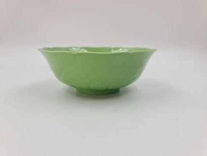 null Chinese porcelain bowl bearing an apocryphal mark Daoguang. Diameter: 17 cm.



Kom...