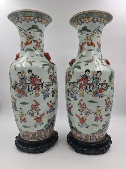 Paire de vases en porcelaine de Chine à très...