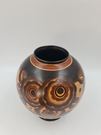 Charles CATTEAU (1880-1966) Charles CATTEAU (1880-1966). Vase art déco Boch Keramis...
