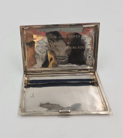null Chinese silver cigarette case with dragon decoration. Weight: 191 grams. Dimension:...
