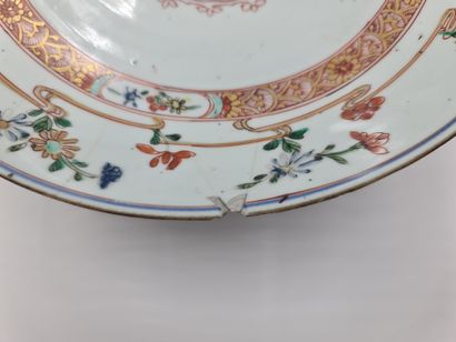 null Ensemble de quatre plat creux en porcelaine de Chine XVIIIème siècle. Accidents,...