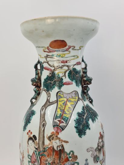 null 
Chine deuxième moitié XIXème. Important vase en porcelaine et émaux polychromes...