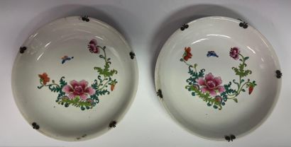 null Paire de plats en porcelaine de Chine fin XVIIIème- début XIXème.. Diamètre...