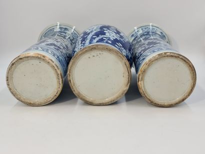 null Chine, période Guangxu fin du XIXème siècle. Ensemble comprenant trois vases...