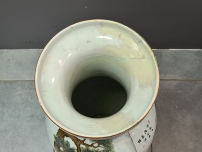 null Chine, période Minguo vers 1911 Important vase en porcelaine et émaux polychromes...