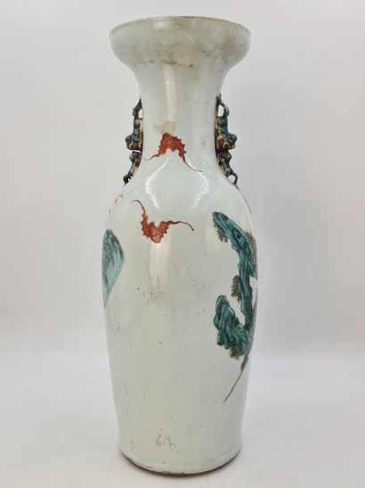 null 
Chine deuxième moitié XIXème. Important vase en porcelaine et émaux polychromes...