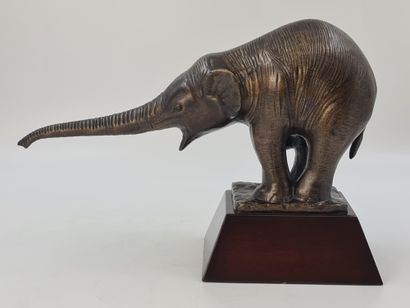 null Eléphanteau en bronze vers 1940/1950. Anonyme. Largeur : 42 cm. Ht : 22 cm Ht...