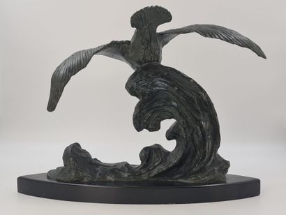DECOUX (1837-1924). DECOUX (1837-1924). Bronze représentant une mouette à patine...