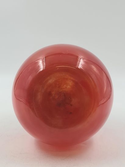 Charles SCHNEIDER (1881-1953) 查尔斯-施耐德（1881-1953）。现代主义形式的花瓶，采用大理石纹玻璃。高度：26厘米。

查尔...