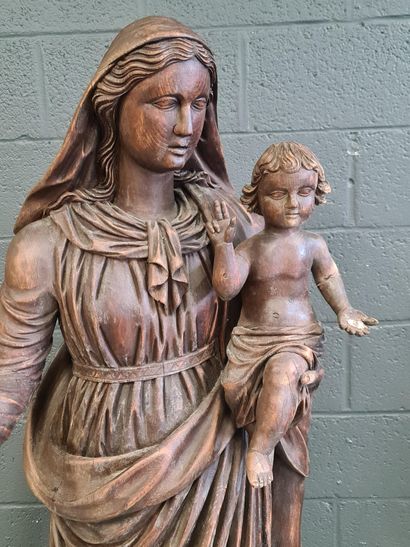 null Vierge à l’enfant en bois sculpté XVIIIème. Ht : 128 cm. Accident aux doigts.

Maagd...