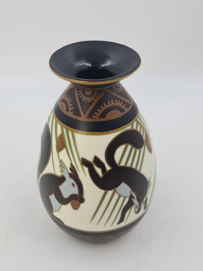 Charles CATTEAU (1880-1966) Charles CATTEAU (1880-1966). Boch keramis art deco vase...