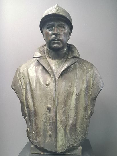 Victor DEMANET (1895-1964) 维克多-德马内（1895-1964）。带有绿色铜锈的半身雕像，代表比利时国王阿尔伯特一世。有签名和日期的1...