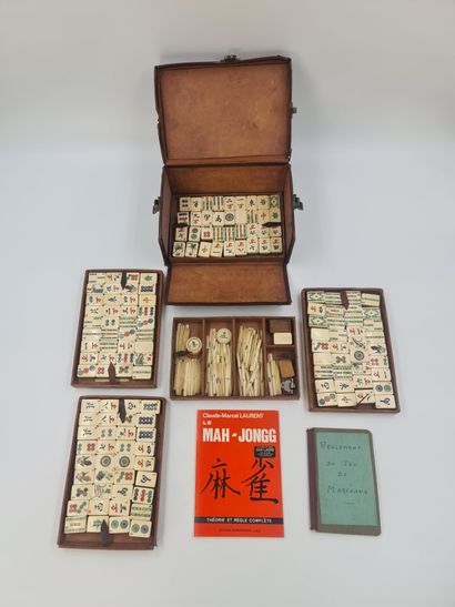 null Coffret de jeu Mah-Jongg en os. Asie XIXème siècle.

Bone Mah-Jongg speeldoos....