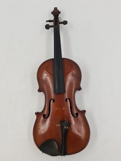 null Violon ancien. Pas de marque visible. 
Porte une étiquette à l'intérieur ! Ch....