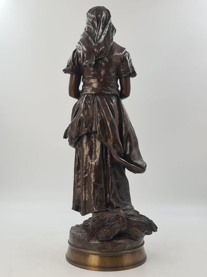 Emile PEYNOT (1850-1932). 埃米尔-佩诺（1850-1932）。"The Angelus"。青铜，带有棕色的铜锈。高度：72厘米。

埃米尔-佩诺（1850-1932）。"Het...
