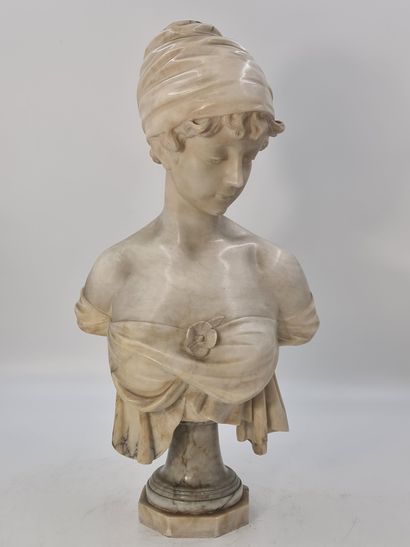 René MAQUET (XIX-XX). Rene MAQUET (XIX-XX). Bust of elegant woman in alabaster. Ht...