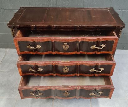 null Chest of drawers XIXth century with three violinated drawers in marquetry. Old...