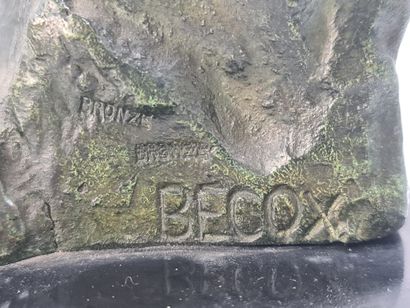 BECOX (1834-1917). BECOX (1834-1917). Buste de Beethoven en bronze à patine verte....