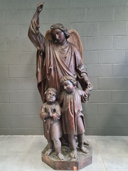 L'ange gardien. Imposante sculpture en bois...