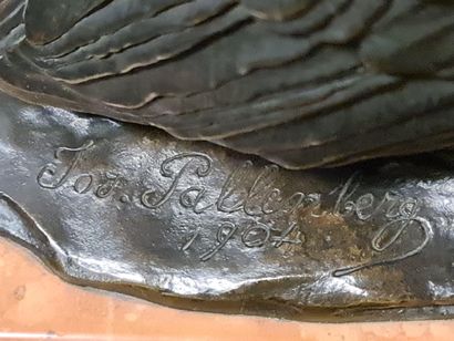 Joseph Franz PALLENBERG (1882-1945) 约瑟夫-弗朗茨-帕伦贝尔（1882-1945）休息的老鹰。青铜色，带有深色的铜锈。签名和...