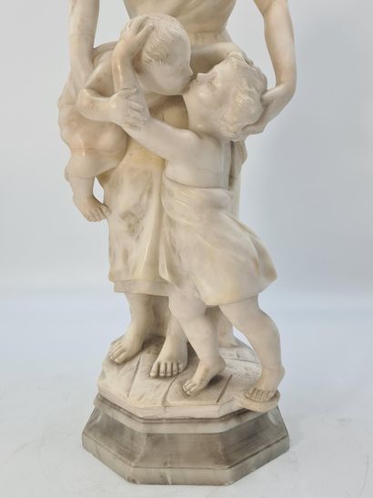 Luca MADRASSI (1848-1919) Luca MADRASSI (1848-1919). The kiss of the children. Sculpture...