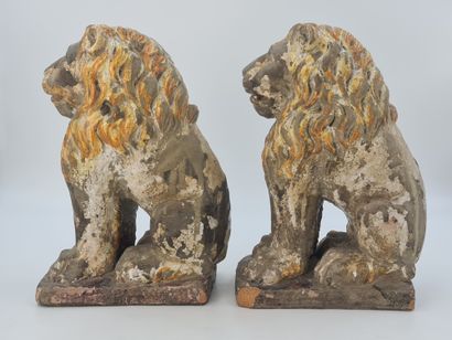 null 一对古老的陶制狮子（十七至十八世纪），可能来自法国北部。破损的釉面，跳跃。一个芯片。高度：33厘米。

几年前，在诺德-弗兰克里克（Noord-Fra...