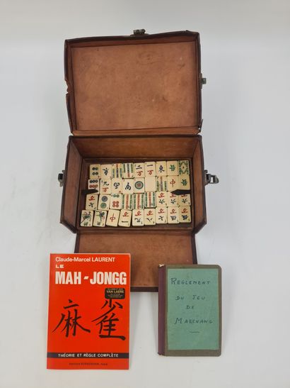 null Coffret de jeu Mah-Jongg en os. Asie XIXème siècle.

Bone Mah-Jongg speeldoos....