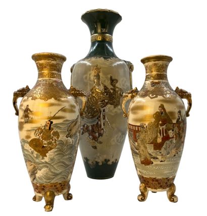 null Lot de vases balustres en faïence de Satsuma à décor personnages légendaires...