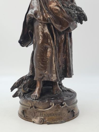 Emile PEYNOT (1850-1932). Emile PEYNOT (1850-1932). "The Angelus". Bronze with brown...