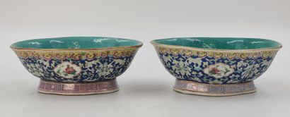 A pair of Chinese porcelain and Famille Rose...