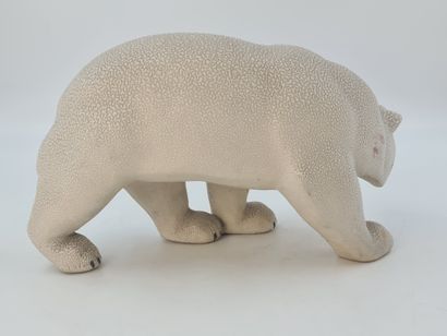 null Art deco polar bear from the Sèvres factory. Height: 20 cm. Length: 32cm.
