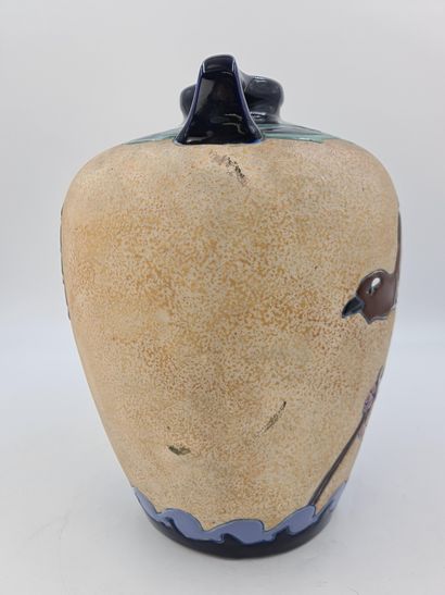 null Amphora. Vase art déco en céramique à décor de dindon stylisé. Ht : 34 cm

Amfora....