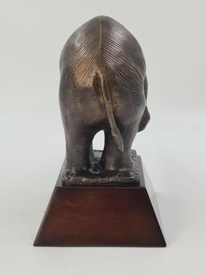 null Eléphanteau en bronze vers 1940/1950. Anonyme. Largeur : 42 cm. Ht : 22 cm Ht...