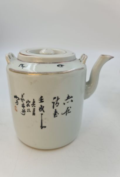null Set of two teapots and a covered broth in Chinese porcelain with animated characters....