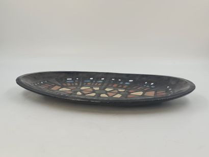 PERIGNEM PERIGNEM Grand plat ovale en céramique. Décor africanisant. Dimensions :...