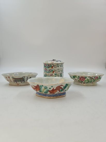 Lot de porcelaines de Chine dans le style...