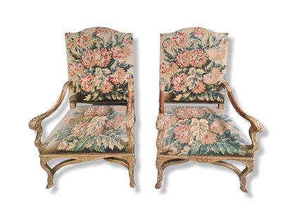 一对摄政风格的镀金木扶手椅，植物图案的挂毯。(一些镀金的碎片）。

摄政时期风格的一对扶手椅，由Plantmotieven（Een...
