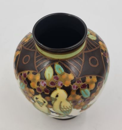 Charles CATTEAU (1880-1966) Charles CATTEAU (1880-1966). Boch Keramis vase in mat...