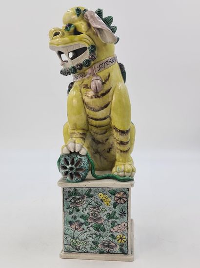 null Large subject in cookie and enamels of the green family representing a Dog of...