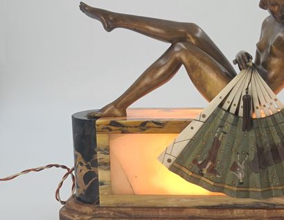 André GILBERT (XIX-XX). André GILBERT (XIX-XX). Sculpture art déco faisant lampe...